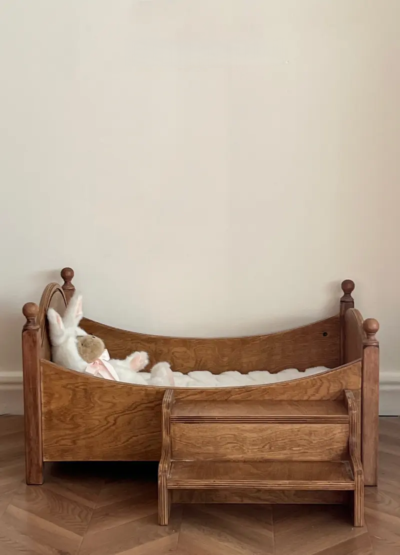 Retro Wooden Pet Bed Overview 14